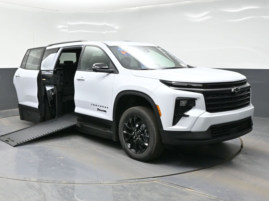 New 2026 Chevrolet Traverse 1LT Midnight - BraunAbility Side Entry Entry In Floor Automatic Ramp