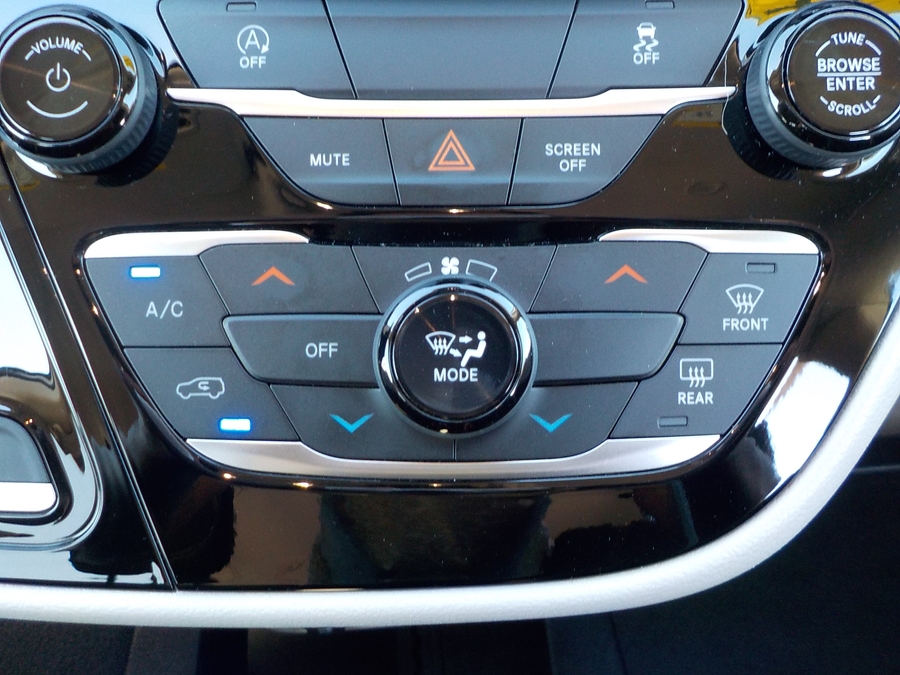 2023 CHRYSLER VOYAGER - Image 33