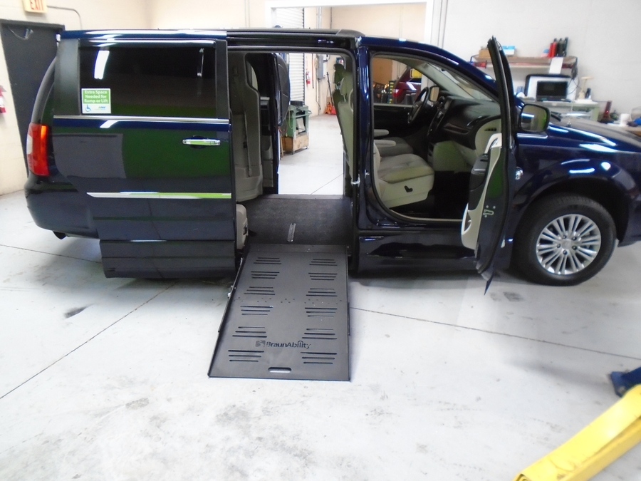 2016 Chrysler Town & Country Touring-L - Photo 13