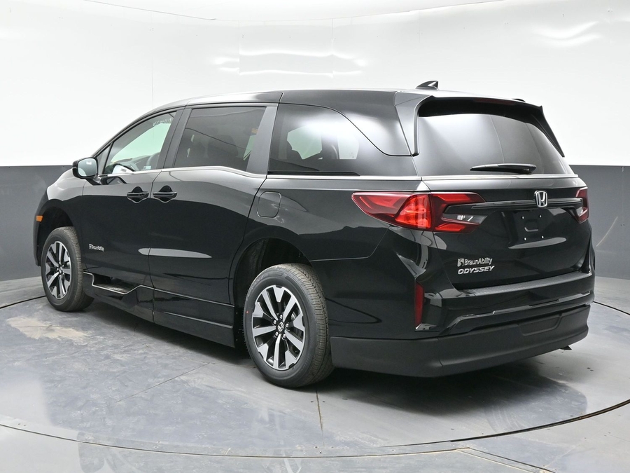 Black Honda Odyssey image number 4