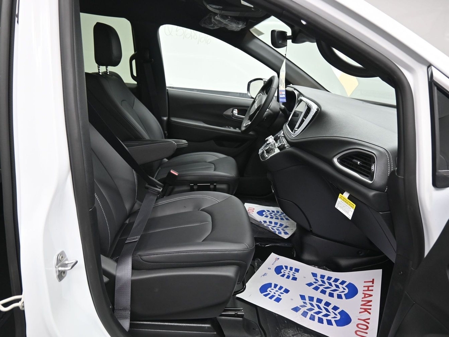 White Chrysler Pacifica image number 8