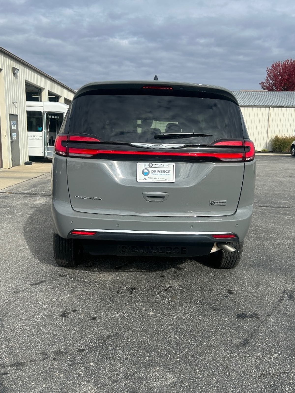Grey Chrysler Pacifica image number 6