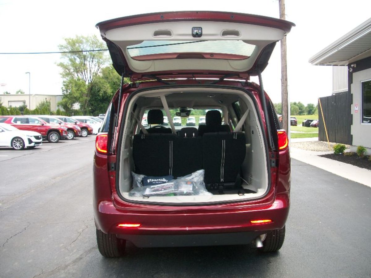 2023 CHRYSLER VOYAGER - Image 10