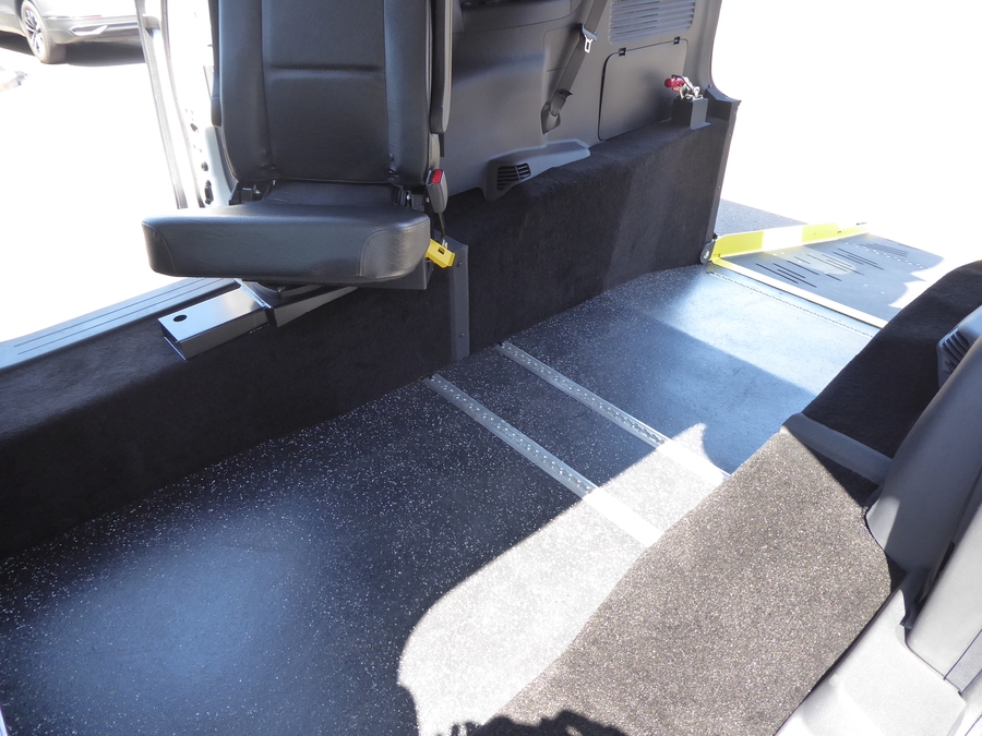 New 2026 Toyota Sienna Hybrid LE w swivel 2nd row - Vantage Mobility Commercial Rear Entry Fold Out Manual Ramp