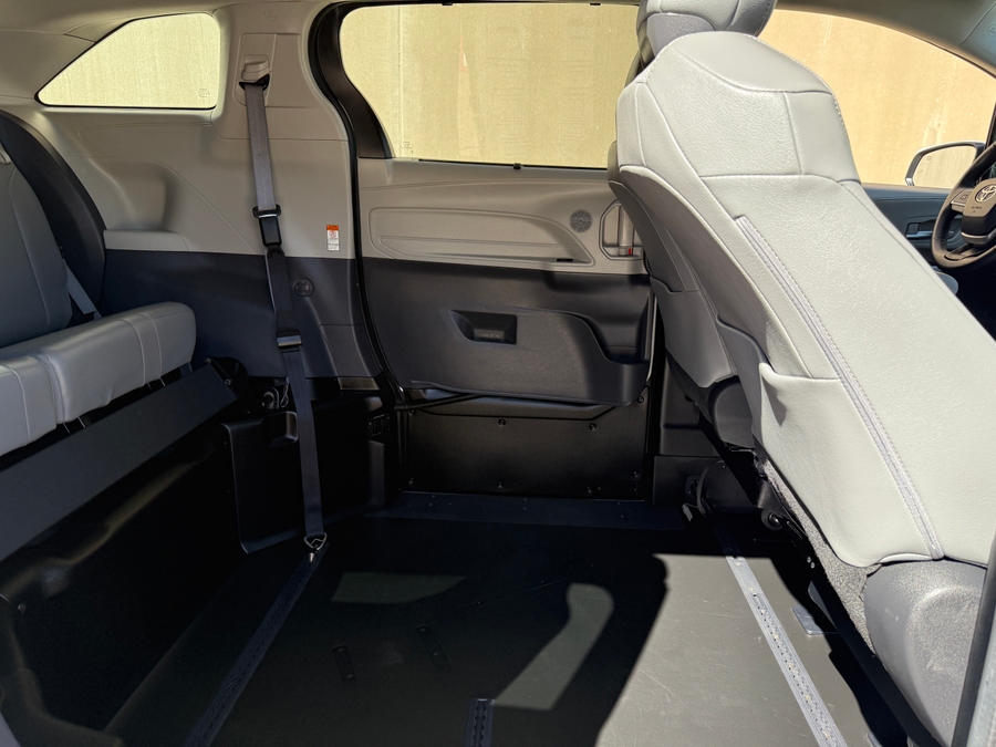 Used 2022 Toyota Sienna Hybrid XLE Base - BraunAbility Side Entry Entry Fold Out Automatic Ramp