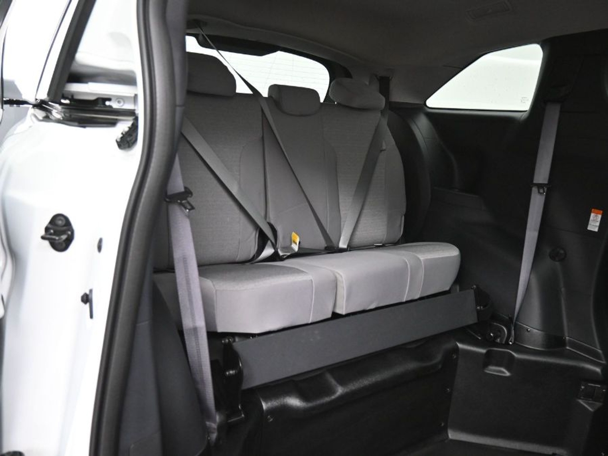 2025 TOYOTA SIENNA - Image 10