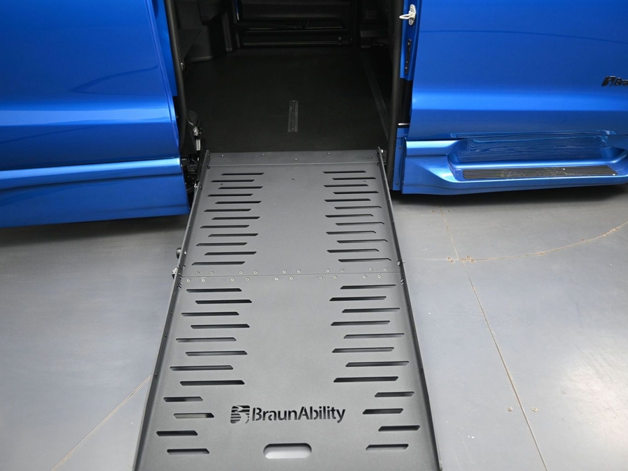 New 2026 Chrysler Pacifica Select Sport - BraunAbility Side Entry Entry Fold Out Automatic Ramp