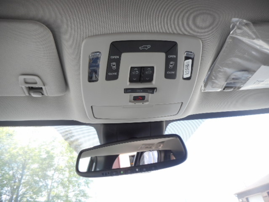 Black Toyota Sienna image number 16