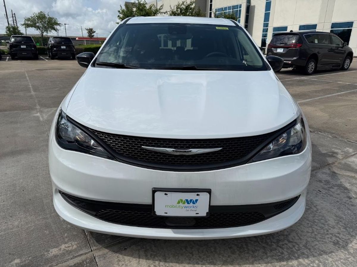 2024 CHRYSLER VOYAGER - Image 8