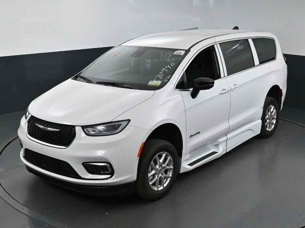 2025 CHRYSLER PACIFICA - Image 23