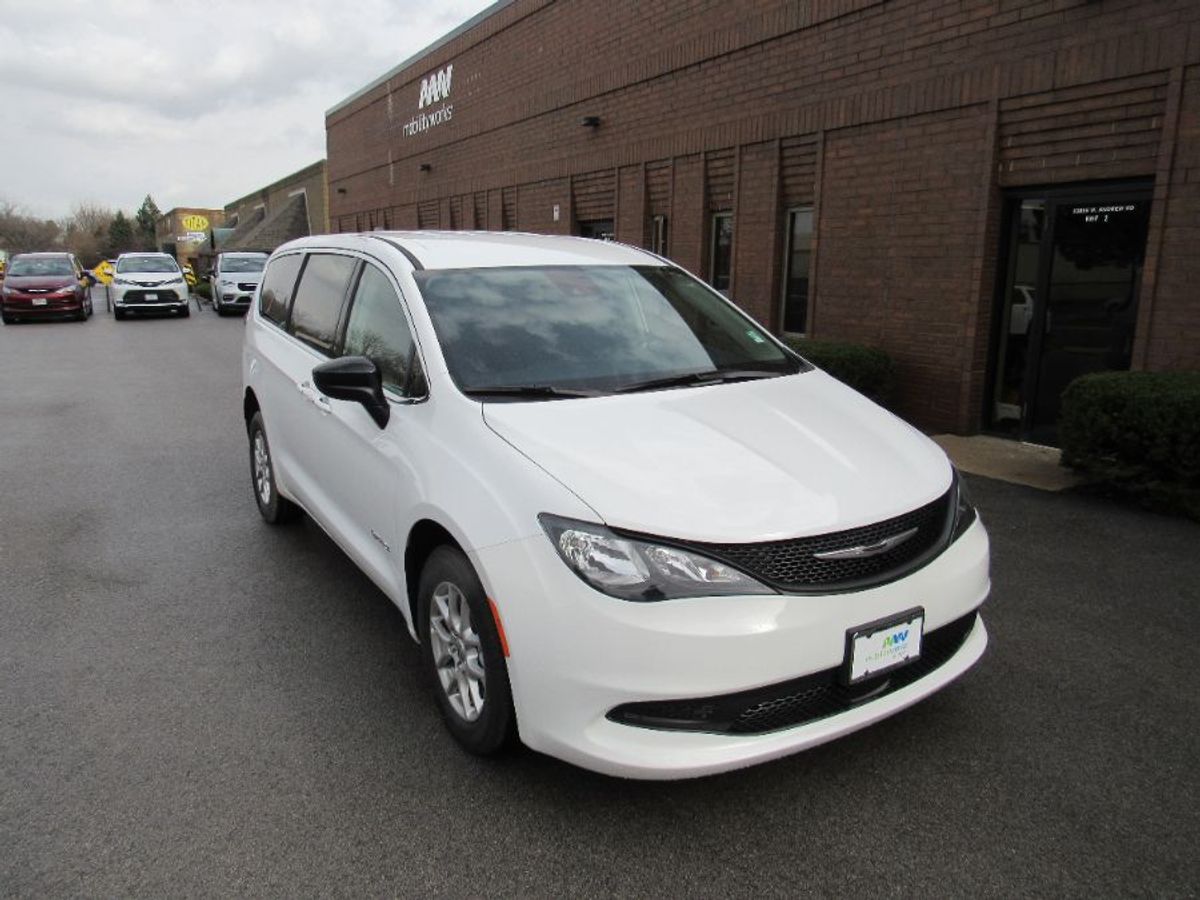 2024 CHRYSLER VOYAGER - Image 5