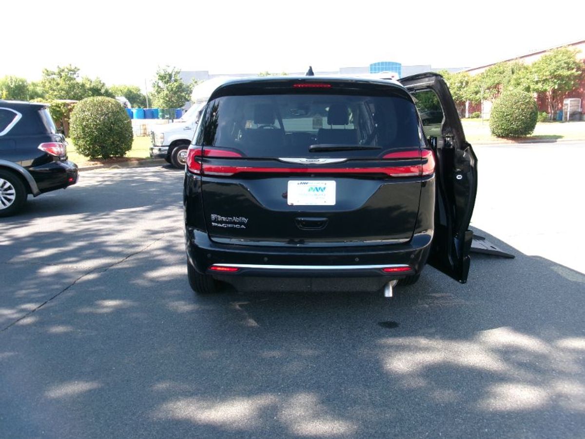 2023 CHRYSLER PACIFICA - Image 6
