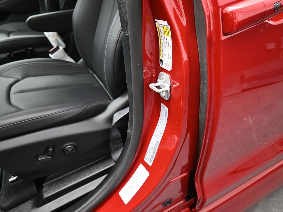 Red Chrysler Pacifica image number 14