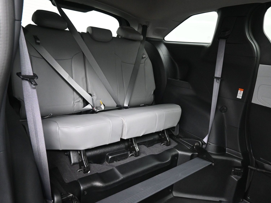 Grey Toyota Sienna image number 9