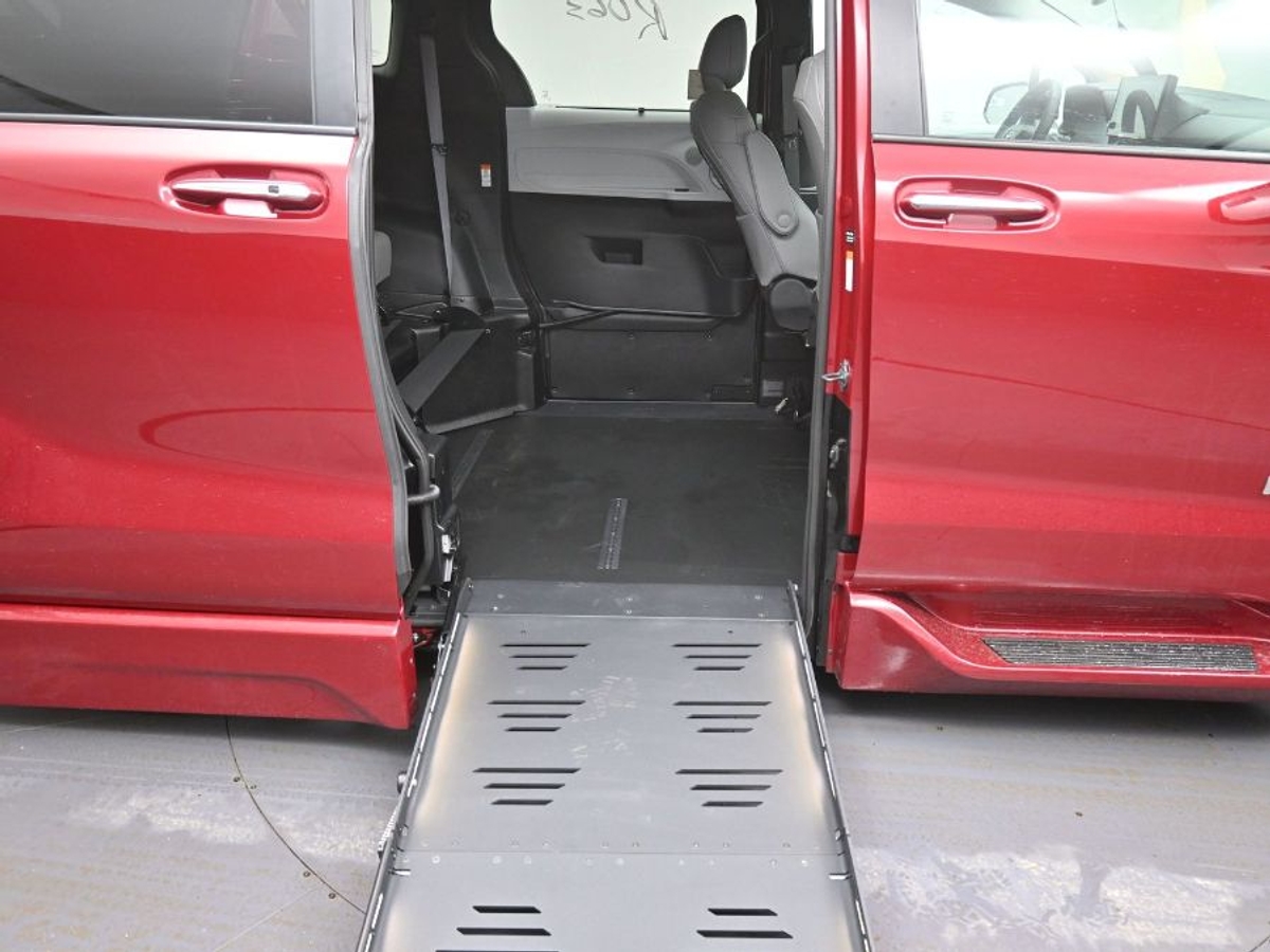 2025 TOYOTA SIENNA - Image 12