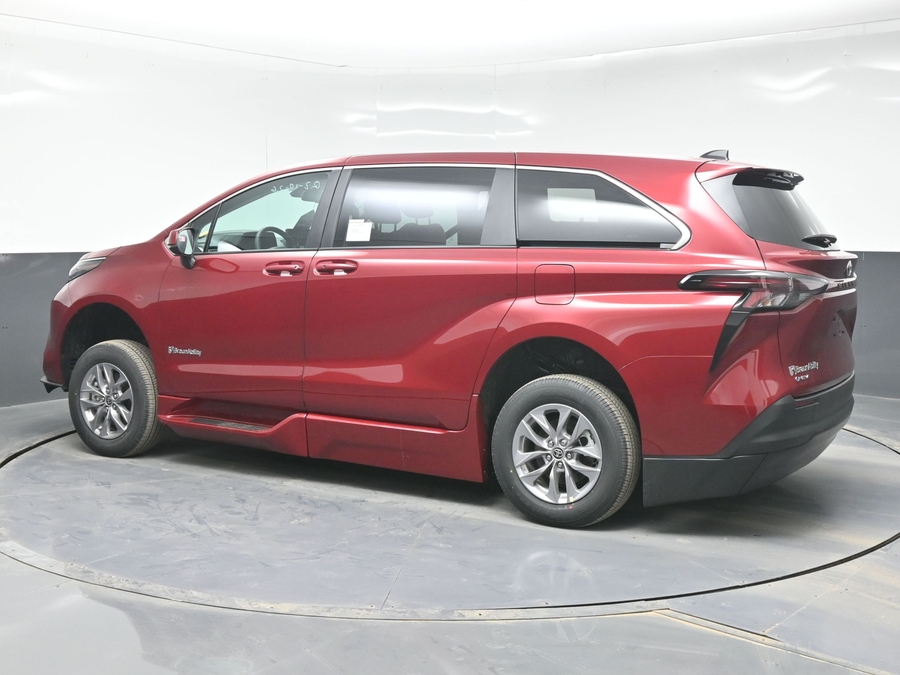 New 2026 Toyota Sienna Hybrid LE - BraunAbility Side Entry Fold Out Automatic Ramp