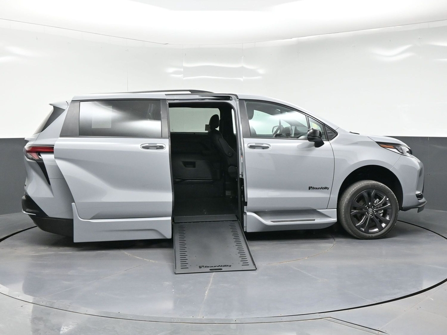 New 2026 Toyota Sienna Hybrid XSE Sport - BraunAbility Side Entry In Floor Automatic Ramp
