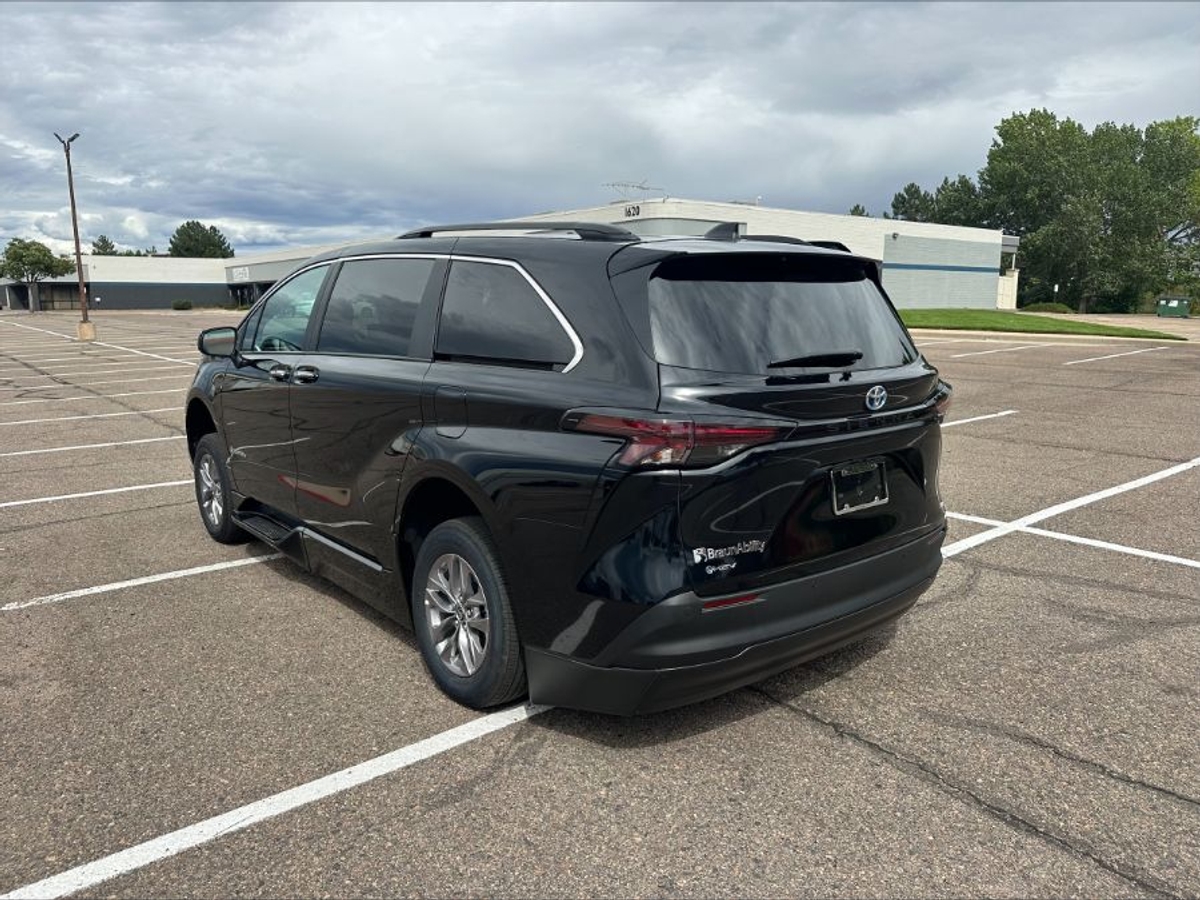 2025 TOYOTA SIENNA - Image 5