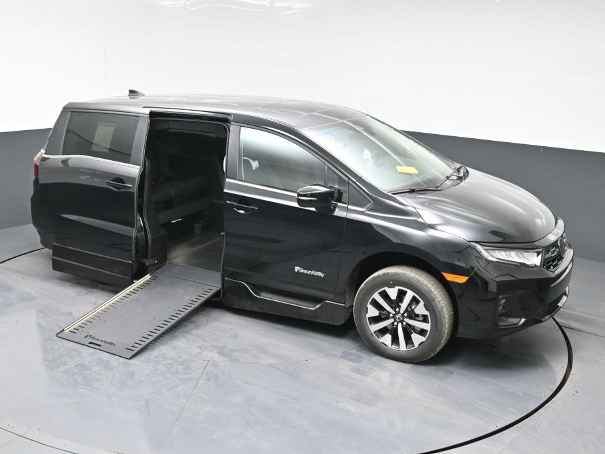 Black Honda Odyssey image number 22