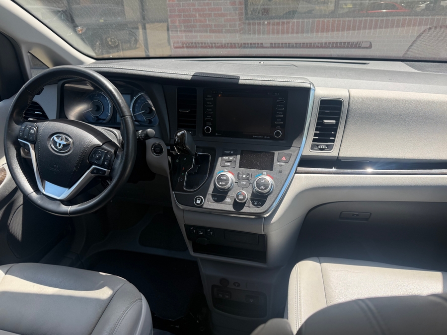 Used 2019 Toyota Sienna XLE - BraunAbility Side Entry Entry Fold Out Automatic Ramp