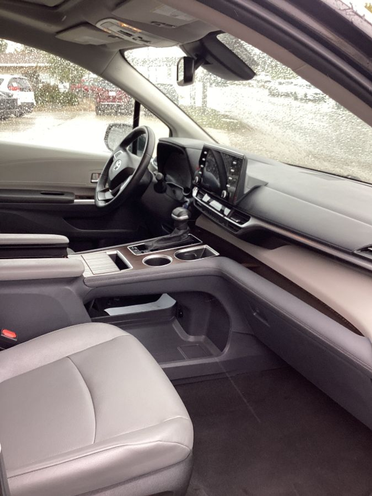 2024 TOYOTA SIENNA - Image 11