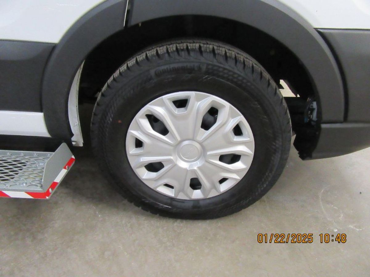 White Ford Transit image number 18