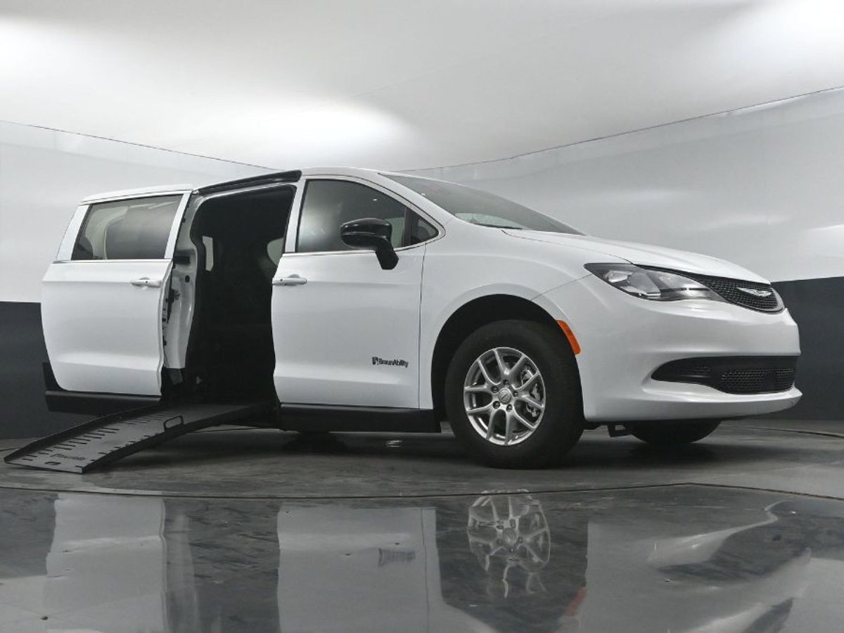 2025 CHRYSLER VOYAGER - Image 18