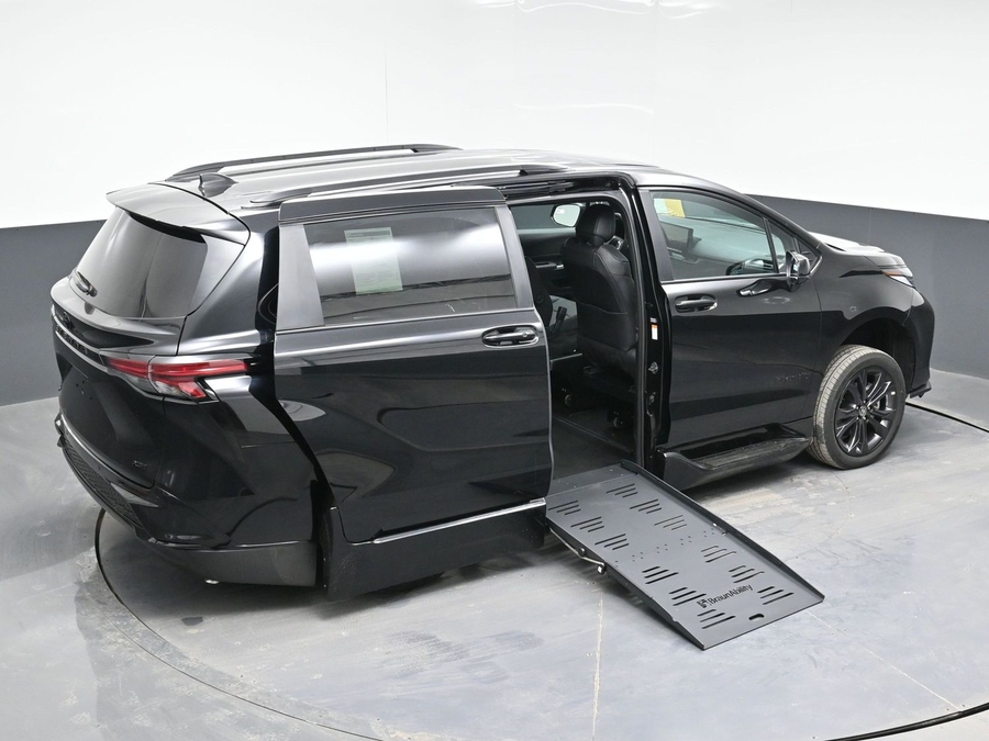 Black Toyota Sienna image number 10
