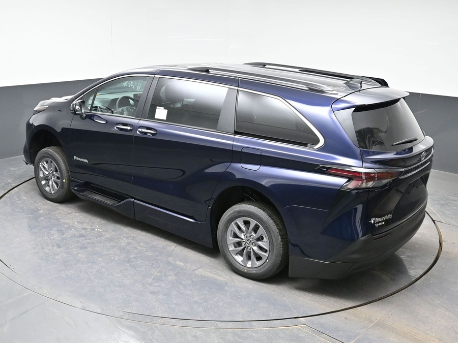 New 2026 Toyota Sienna XLE Add - BraunAbility Side Entry Entry Fold Out Automatic Ramp