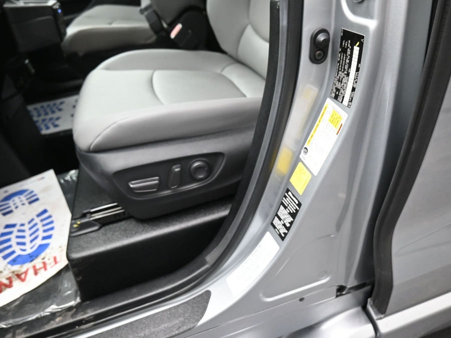 New 2025 Toyota Sienna Hybrid XLE Plus - BraunAbility Side Entry Entry Fold Out Automatic Ramp