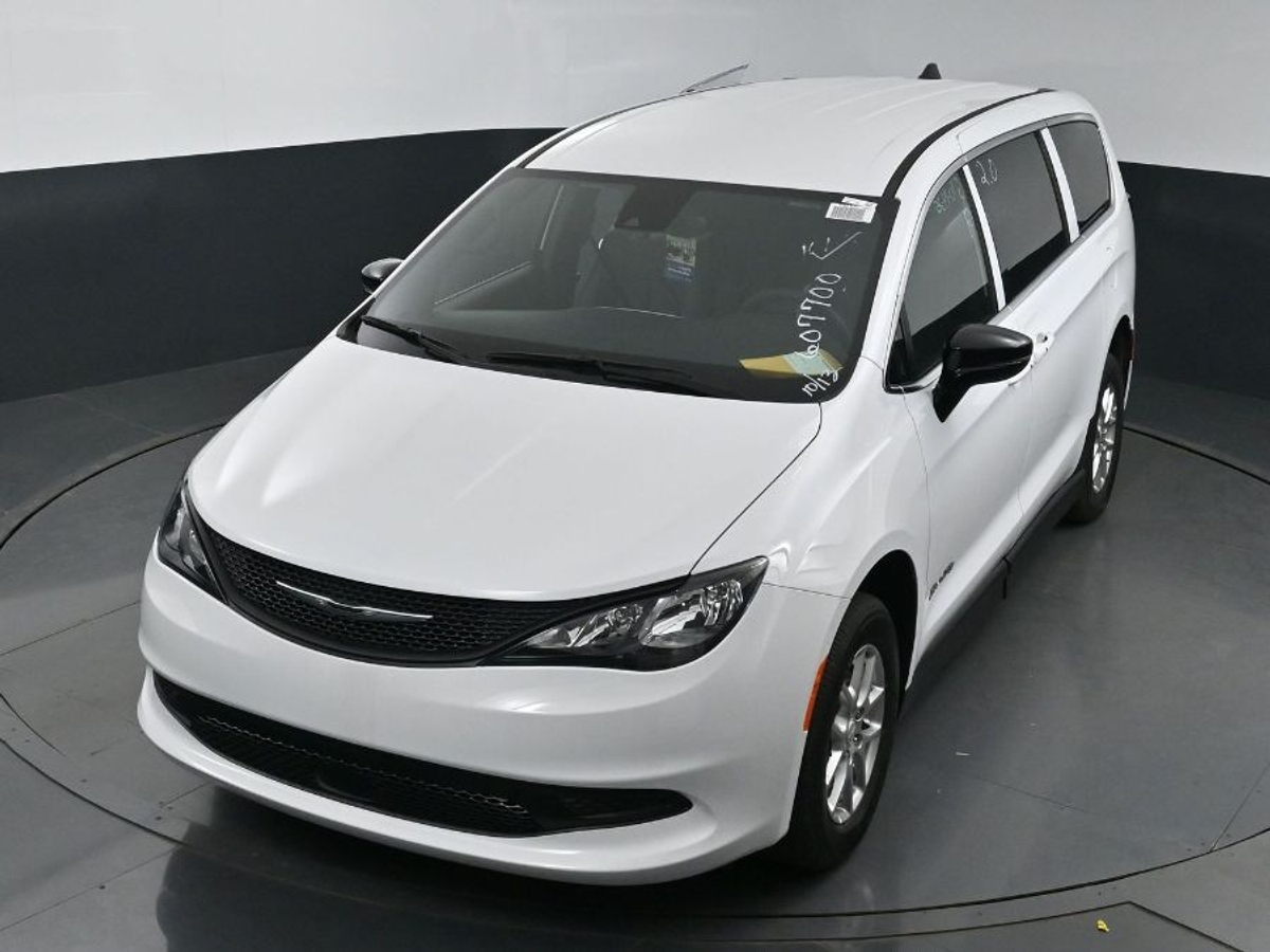 2025 CHRYSLER VOYAGER - Image 24