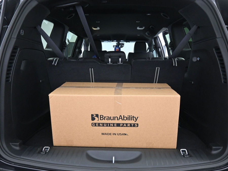 Black Chrysler Pacifica image number 11