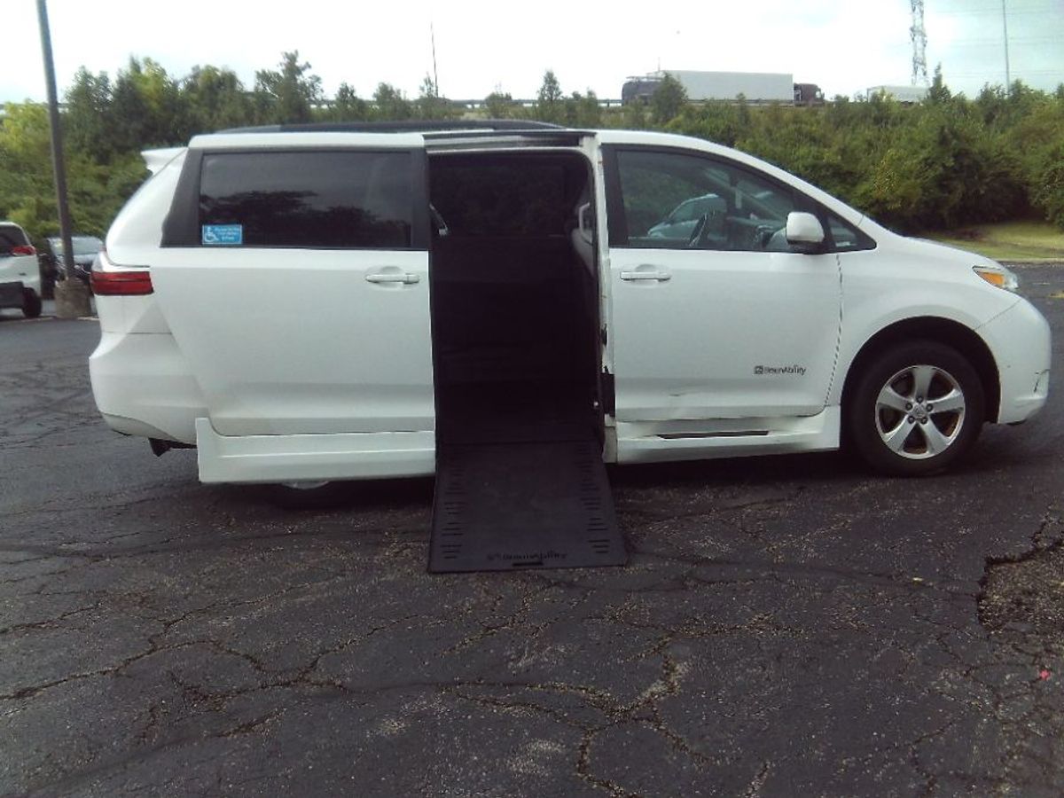 2017 Toyota Sienna