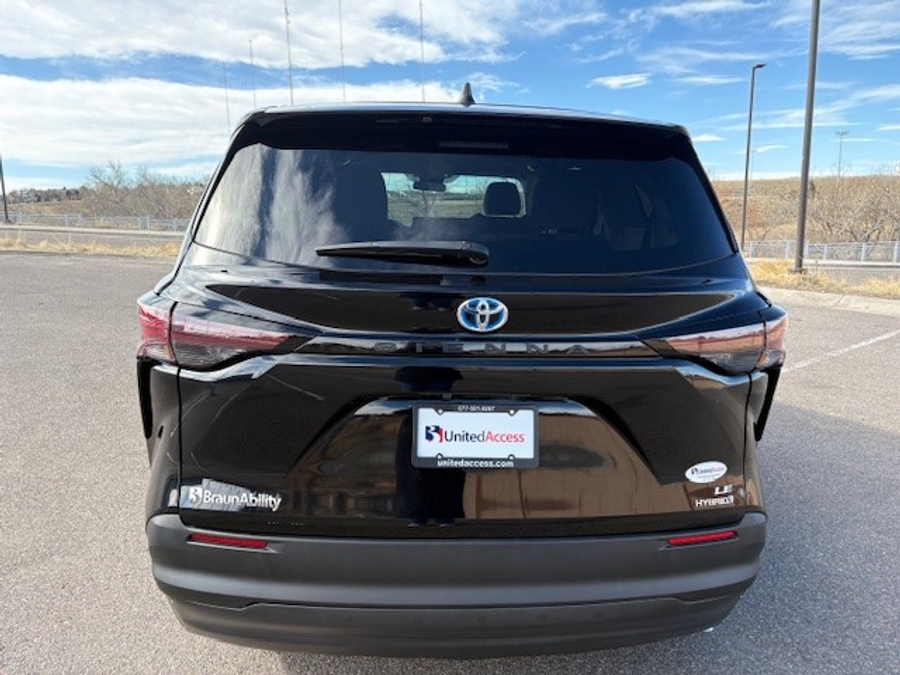 Used 2024 Toyota Sienna Hybrid LE - BraunAbility Side Entry Entry Fold Out Automatic Ramp