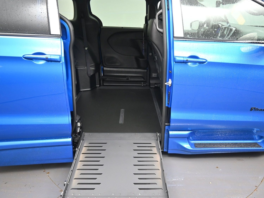 New 2026 Chrysler Pacifica Select Sport - BraunAbility Side Entry Entry Fold Out Automatic Ramp