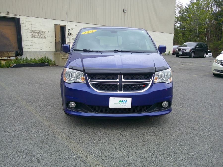 Blue Dodge Grand Caravan image number 1