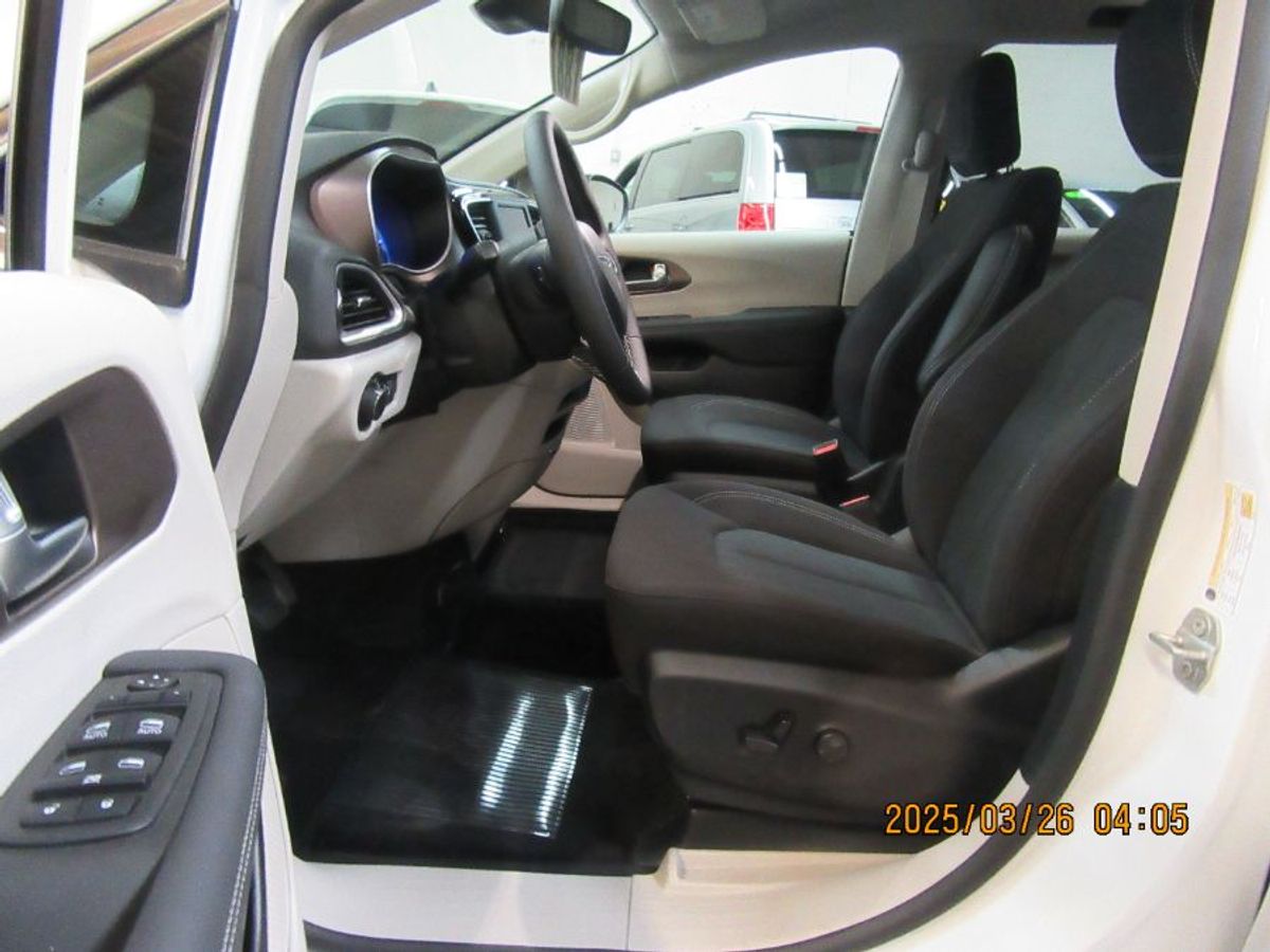 2024 CHRYSLER VOYAGER - Image 9