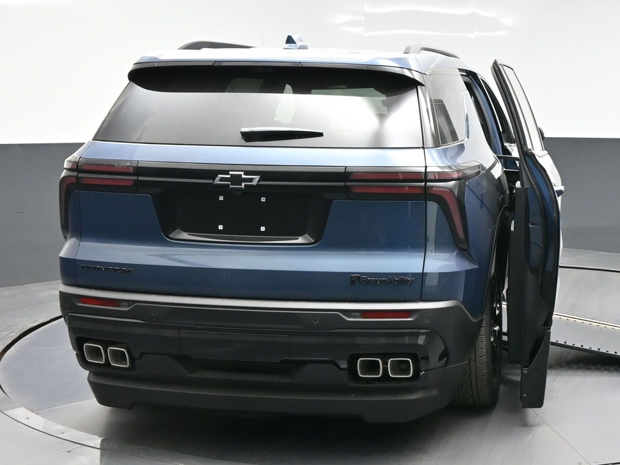 New 2026 Chevrolet Traverse 1LT Midnight - BraunAbility Side Entry Entry In Floor Automatic Ramp