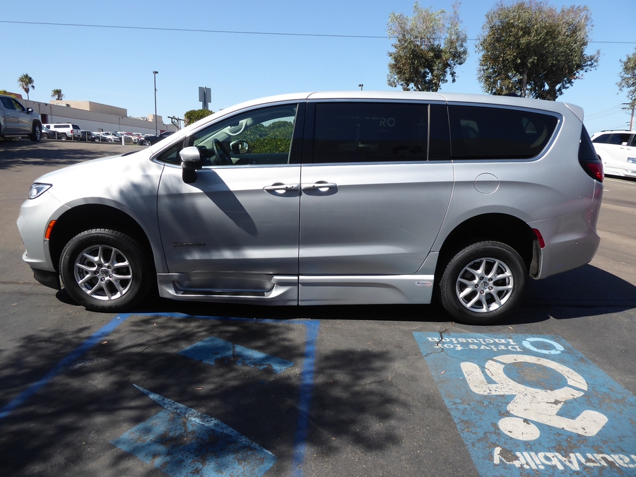 2023 Chrysler Pacifica Touring L - Photo 17