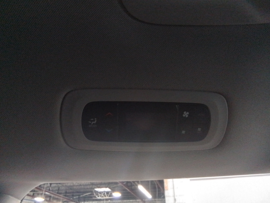 Silver Chrysler Pacifica image number 14
