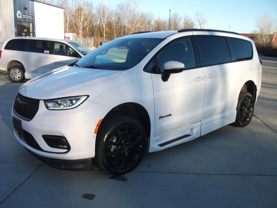 Used 2023 Chrysler Pacifica Touring L Sport - BraunAbility Side Entry Entry In Floor Automatic Ramp