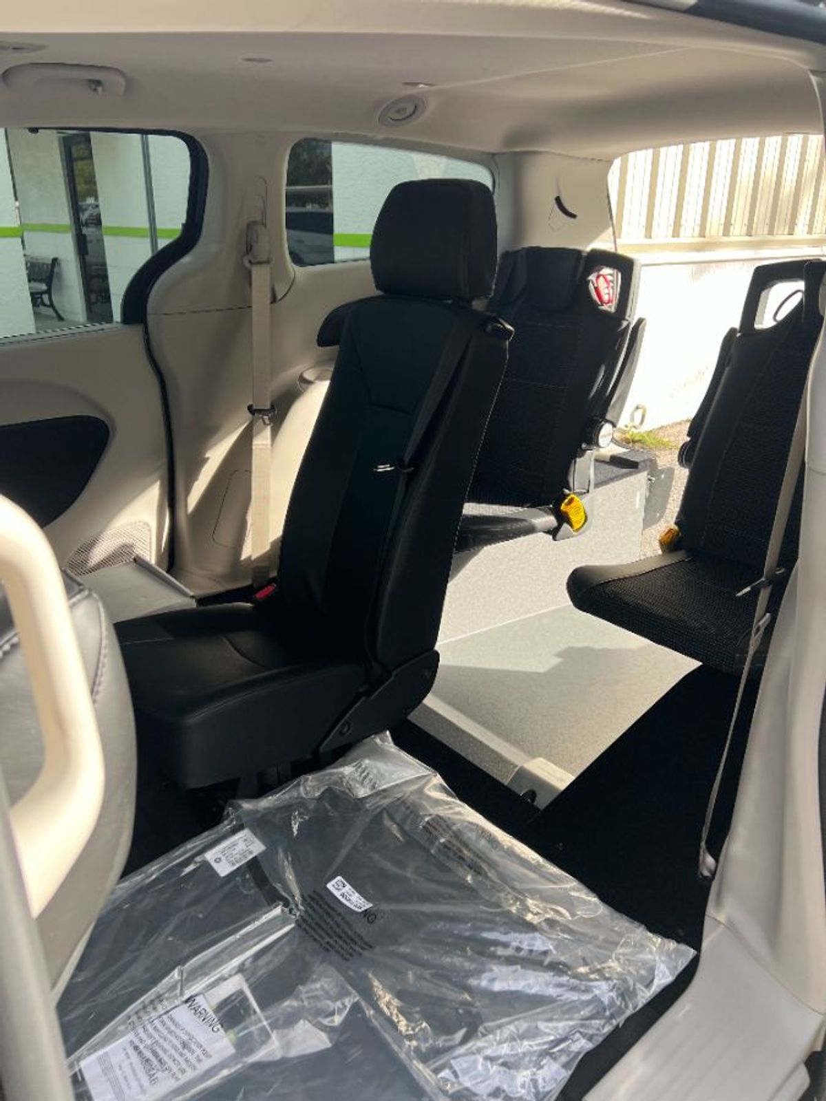 Grey Chrysler Pacifica image number 11