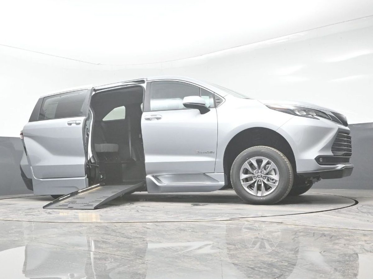 2025 TOYOTA SIENNA - Image 19
