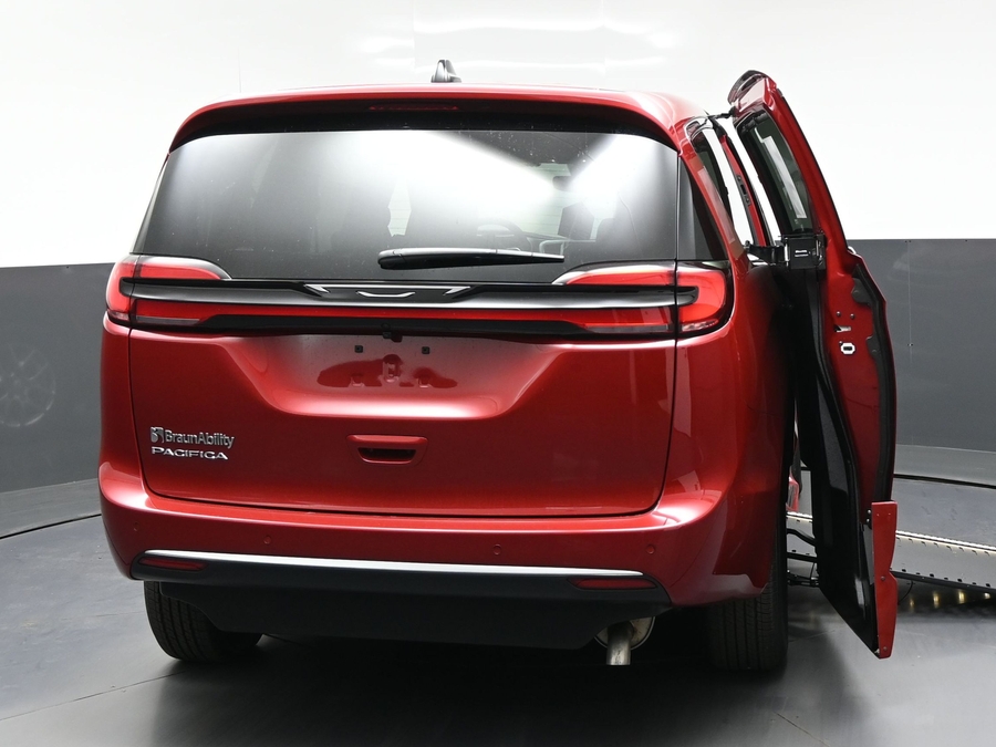 New 2027 Chrysler Pacifica Select Safety - BraunAbility Side Entry In Floor Automatic Ramp