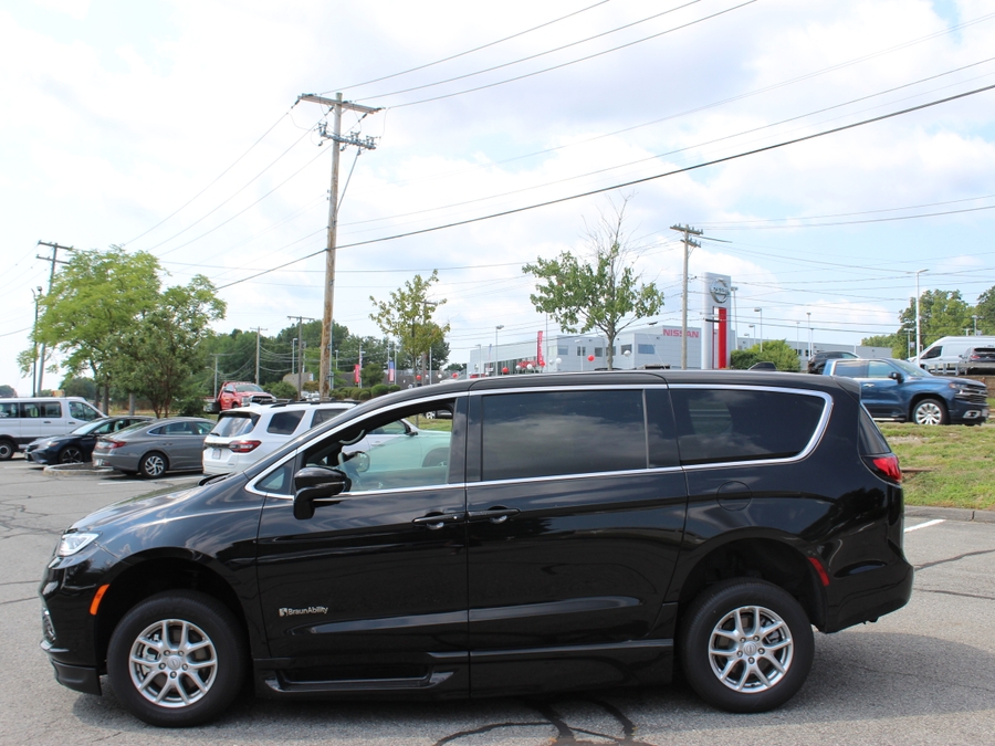 Número de imagen Chrysler Pacifica negro 3