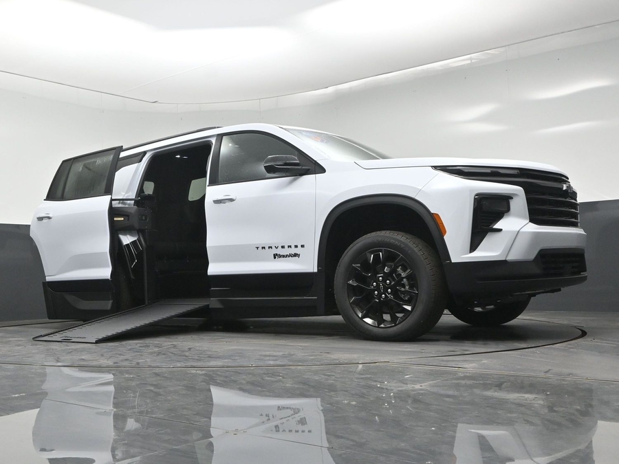 New 2026 Chevrolet Traverse 1LT Midnight - BraunAbility Side Entry In Floor Automatic Ramp