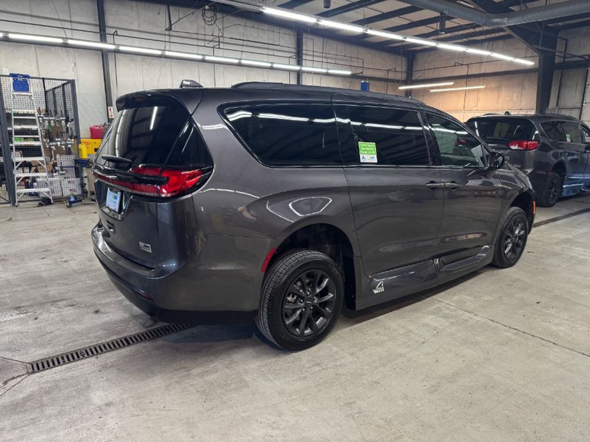 2021 CHRYSLER PACIFICA - Image 10
