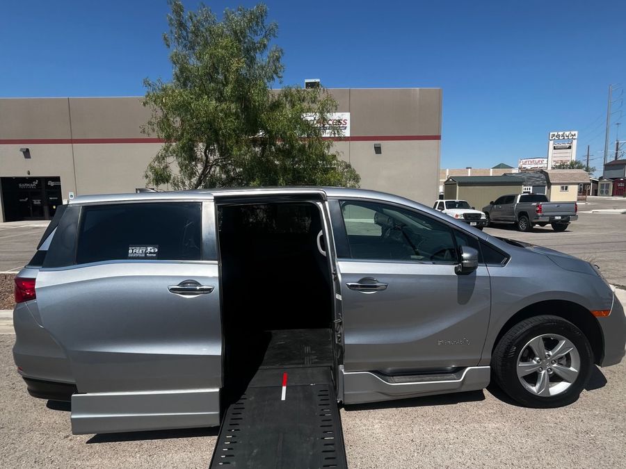 Used 2019 Honda Odyssey EX-L - BraunAbility Side Entry Entry In Floor Automatic Ramp