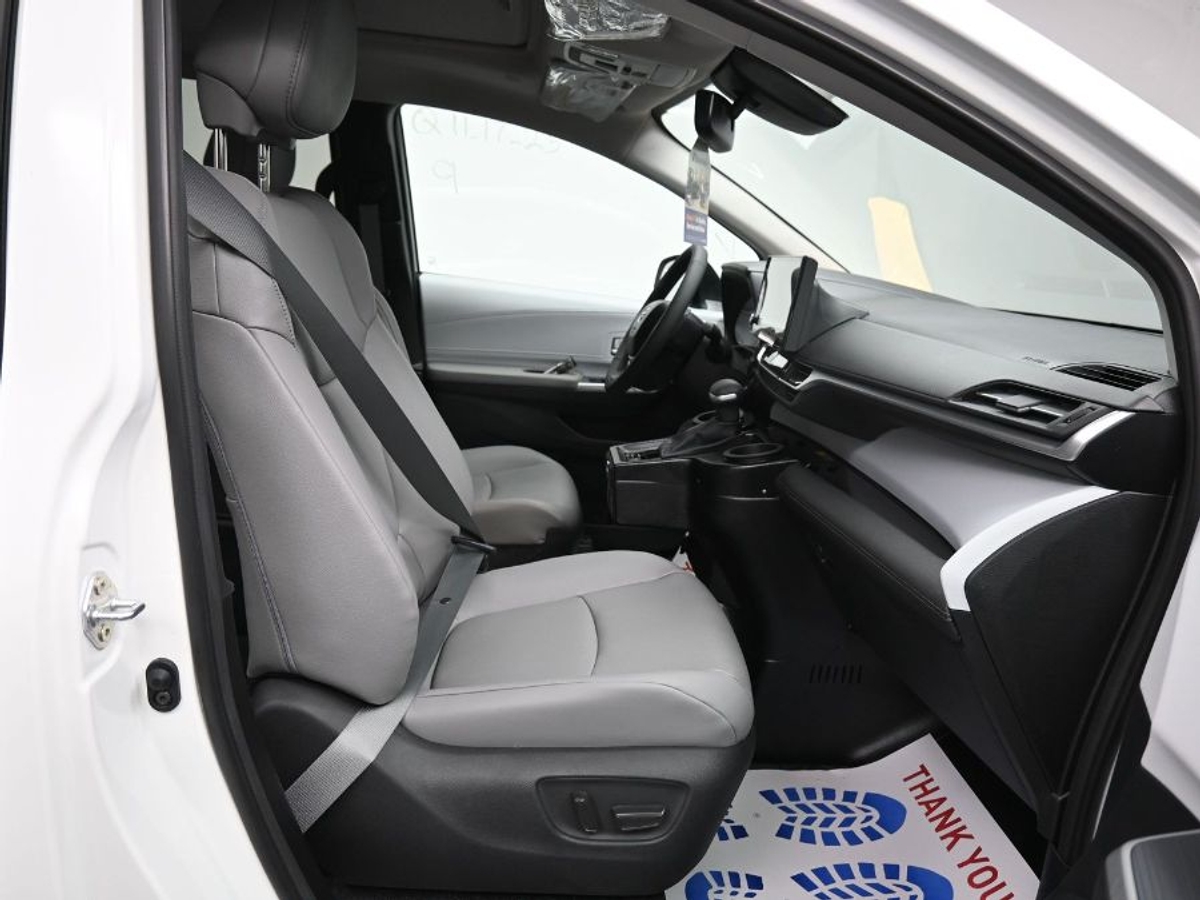 2025 TOYOTA SIENNA - Image 9