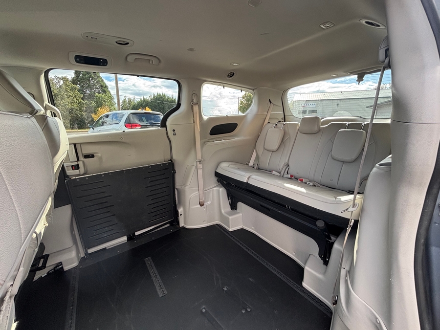 Used 2018 Chrysler Pacifica Touring L - BraunAbility Side Entry Fold Out Automatic Ramp